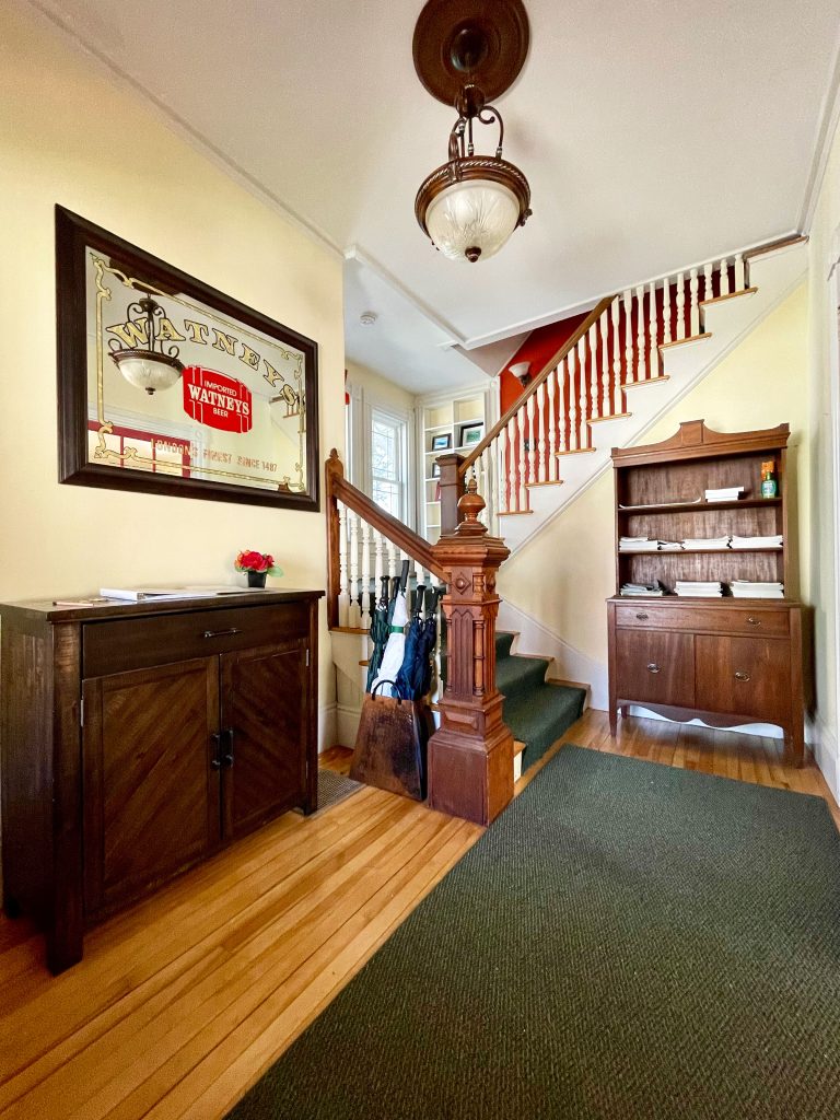 Entry/stairs to 2nd floor
