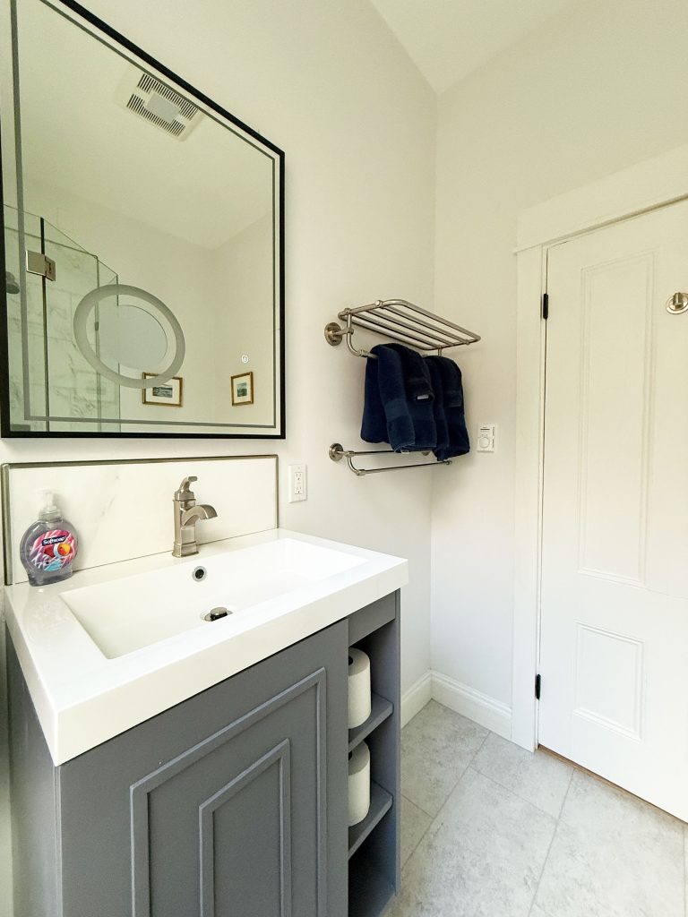 "Henley" bathroom (shower only)