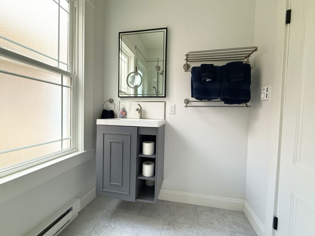 "Henley" bathroom (shower only)