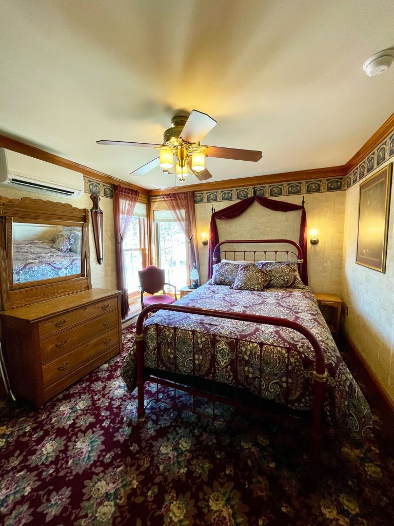 "Skipton" queen bedroom 2nd floor