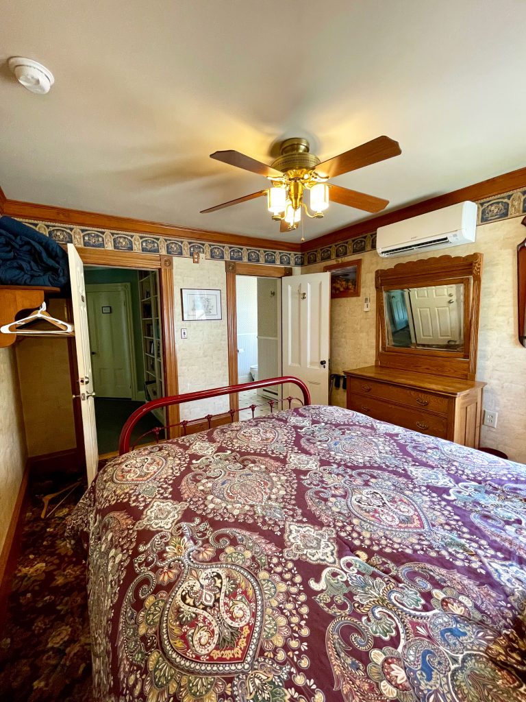 "Skipton" queen bedroom 2nd floor