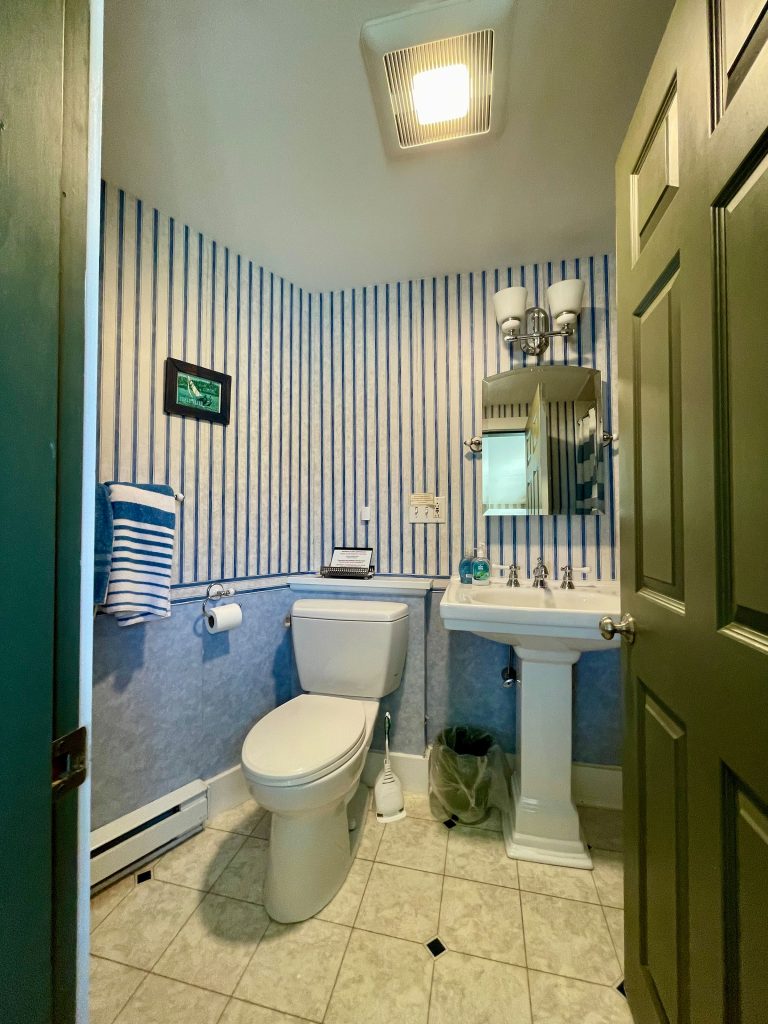 "Tanhill" bathroom (tub/shower)