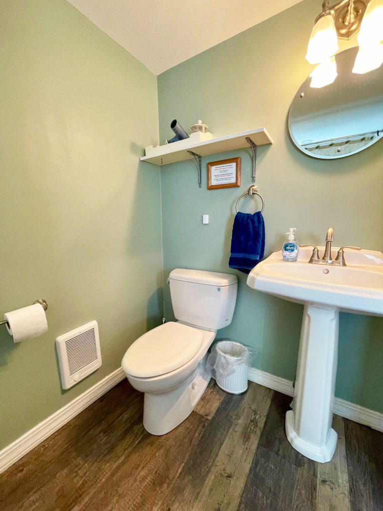 "Treefalls" bathroom (tub/shower)