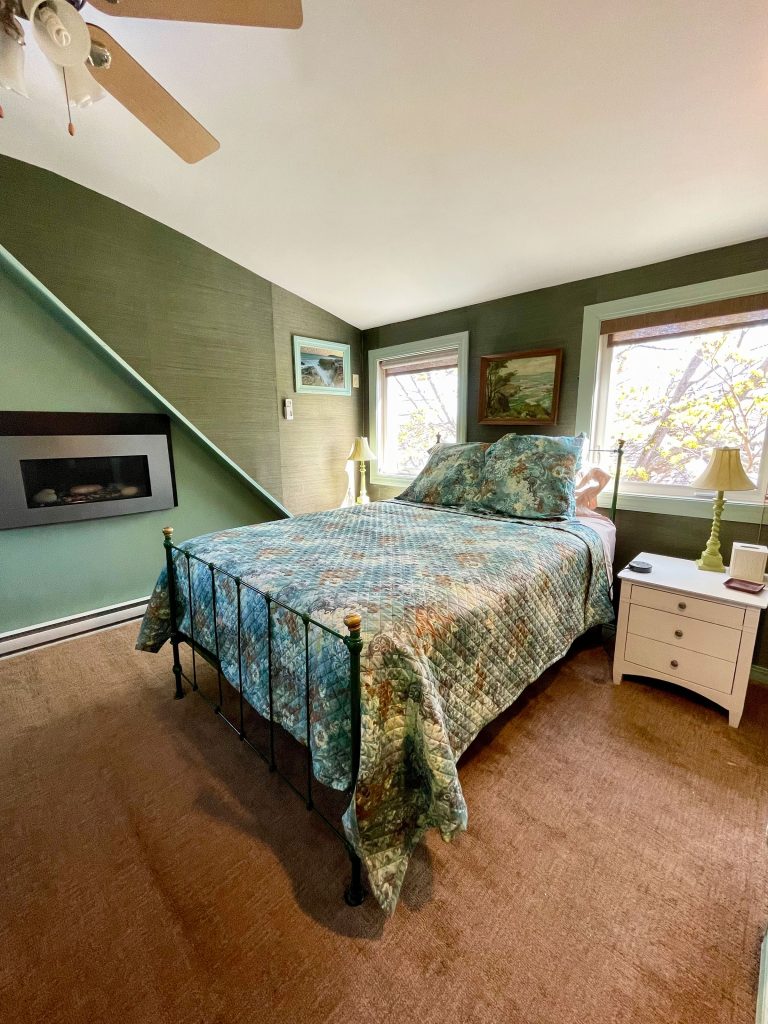 "Treefalls" queen bedroom 3rd floor