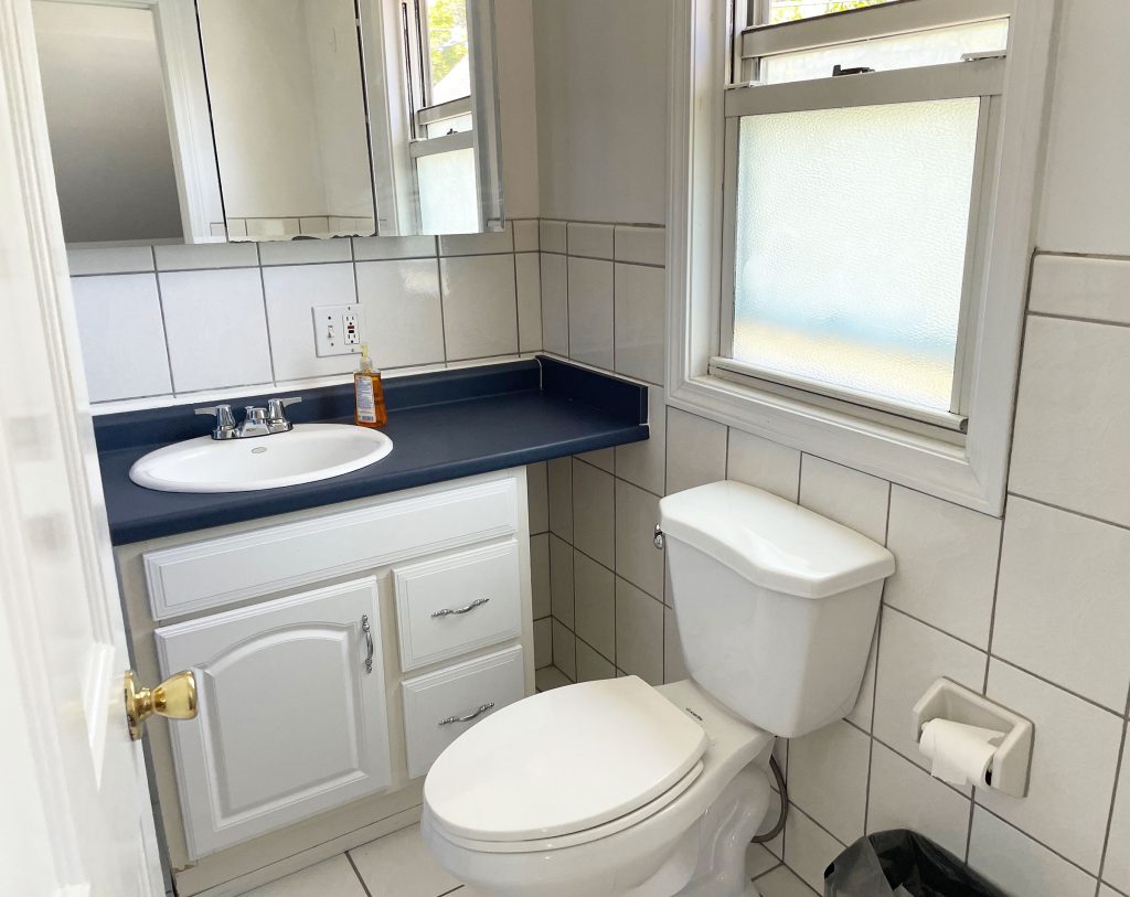 2nd floor bathroom (tub and shower)