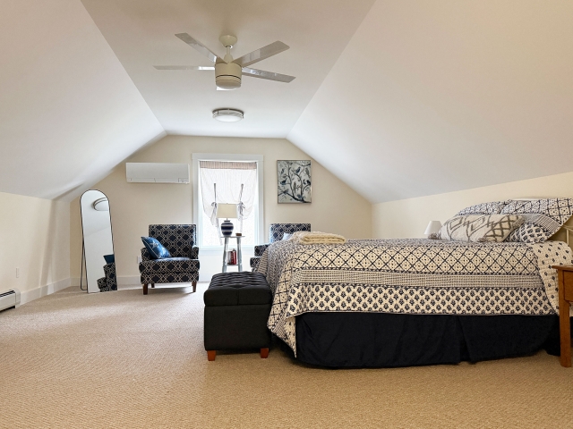 Queen bedroom