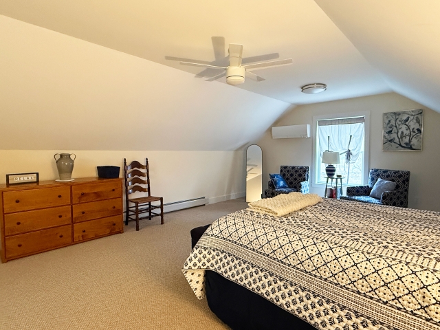 Queen bedroom