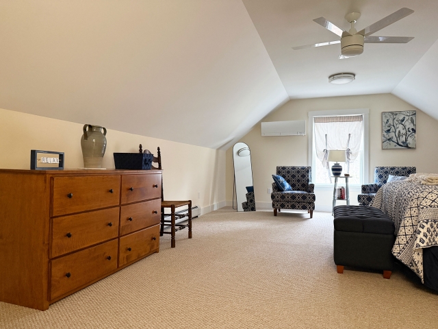 Queen bedroom