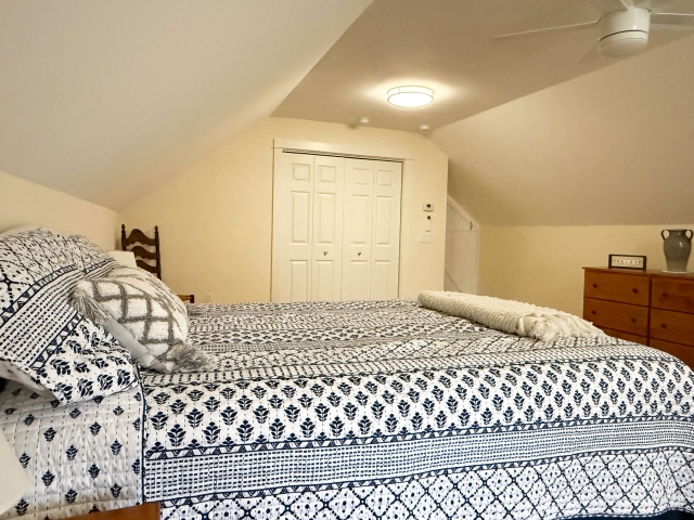 Queen bedroom
