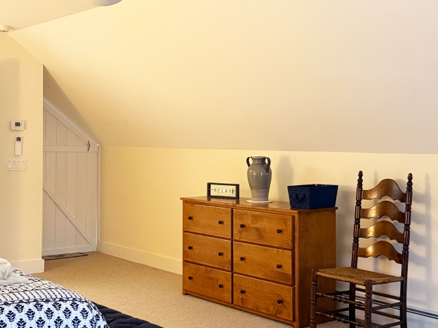 Queen bedroom