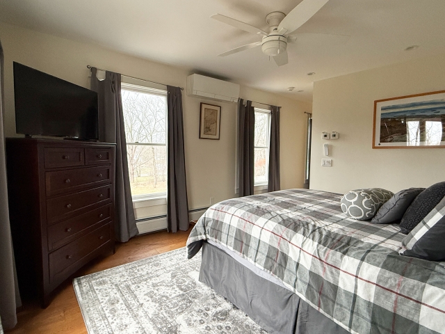 Queen bedroom