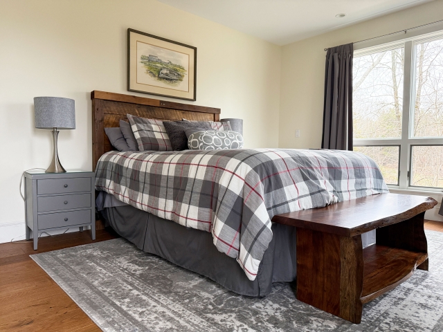 Queen bedroom