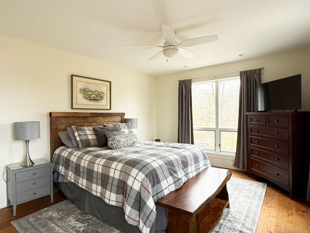 Queen bedroom