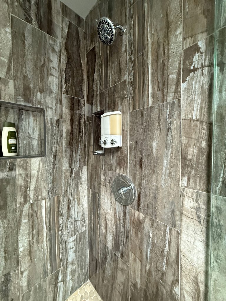 Majestic Point &mdash; bathroom