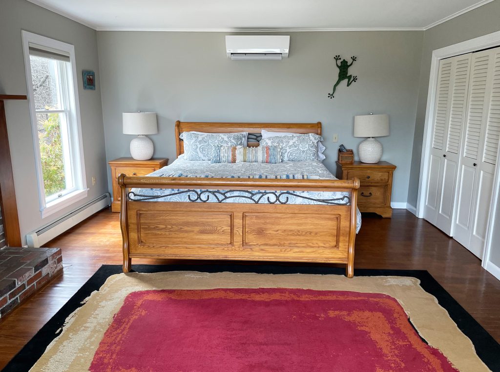 Majestic Point &mdash; king bedroom