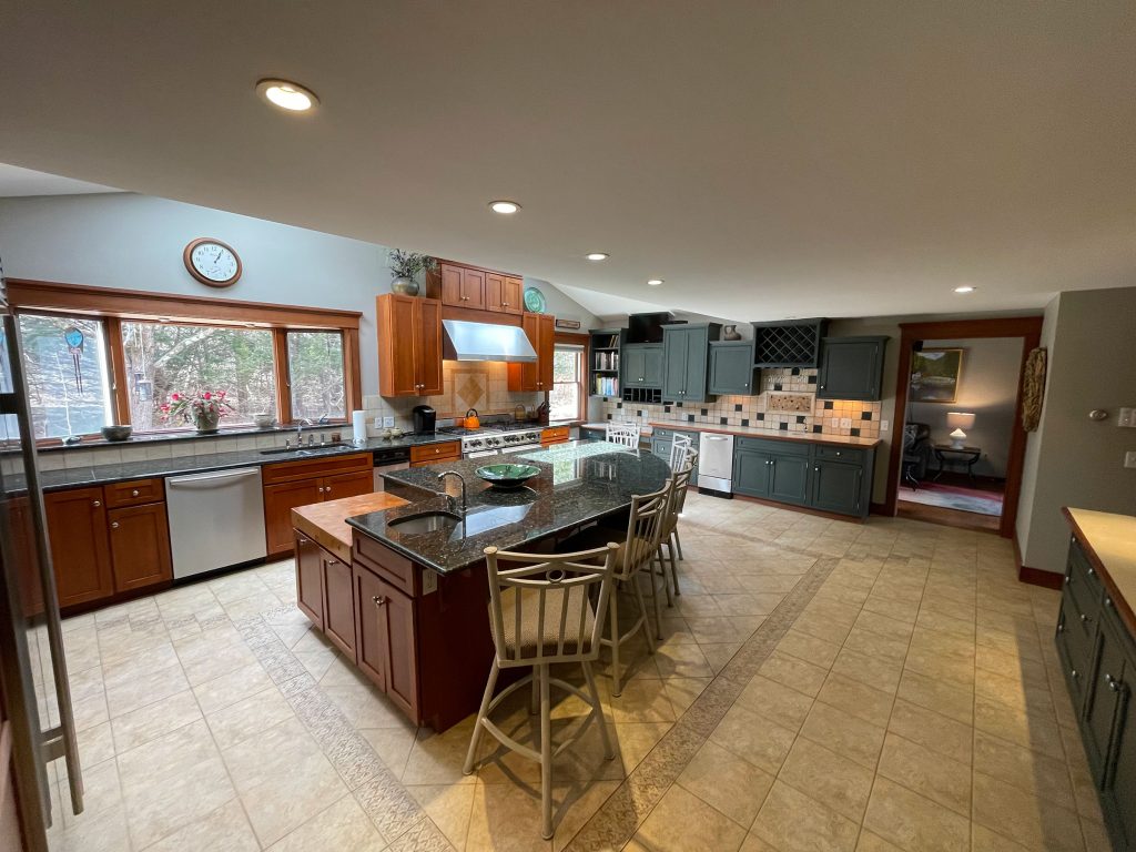 Majestic Point &mdash; kitchen