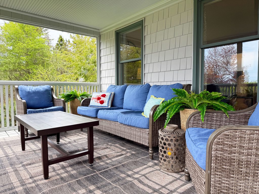 Majestic Point &mdash; porch